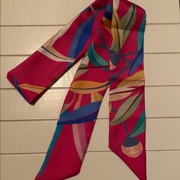 🔴SOLD🔴Pink Authentic Chanel Bandeau Scarf Twilly - Picture 4 of 9